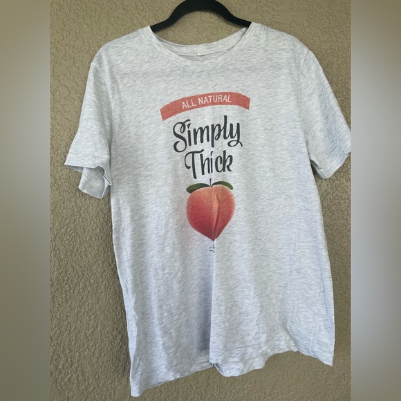 Tops - 🔹EUC🔹Gray Graphic T-Shirt with Peach Design🔹
